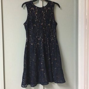 Banana Republic Women's Size 6 Sleeveless Fit Flare Navy Blue Lace Crewneck